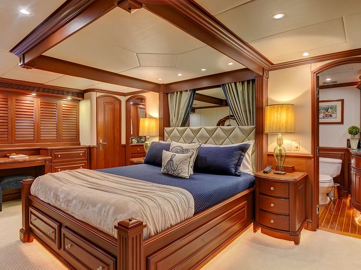 REFLECTIONS - Pacific Mariner 85 REFLECTIONS - Pacific Mariner 85