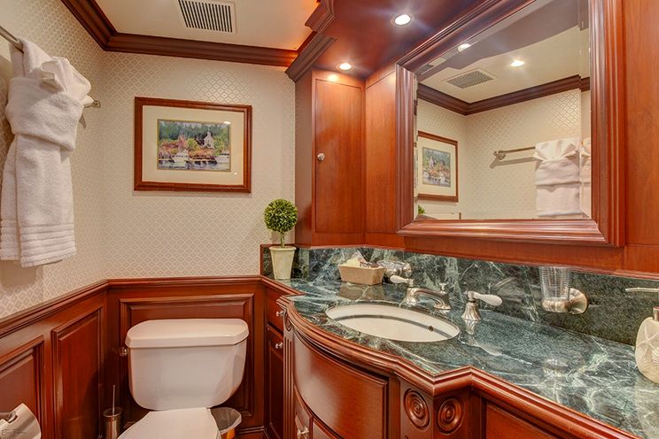 Charter Yacht REFLECTIONS - Christensen 32m - 4 Cabins - Bahamas - Nassau - Costa Rica - Panama - Mexico
