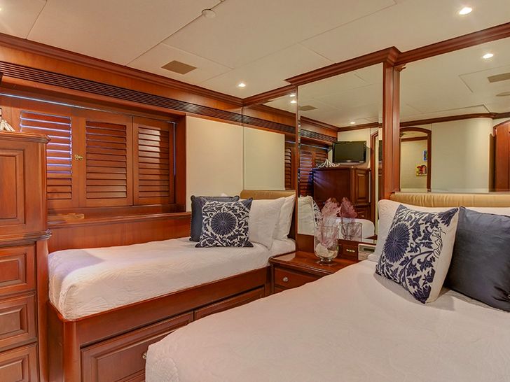 REFLECTIONS - Pacific Mariner 85 REFLECTIONS - Pacific Mariner 85