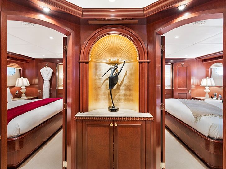 RELENTLESS - Trinity 145 Cabins RELENTLESS - Trinity 145 Cabins