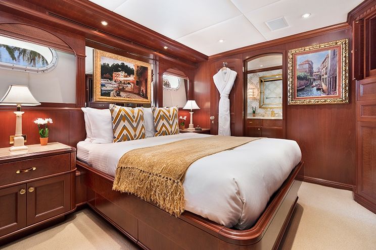 Charter Yacht RELENTLESS - Trinity 145 - 5 Cabins - Bahamas - Nassau - Paradise Island - Florida - Fort Lauderdale - Miami