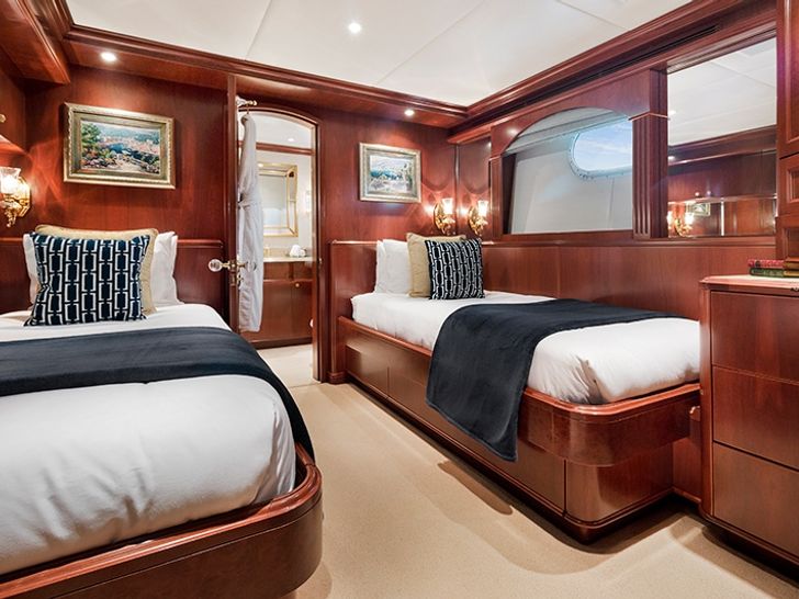 RELENTLESS - Trinity 145 Twin Cabin RELENTLESS - Trinity 145 Twin Cabin