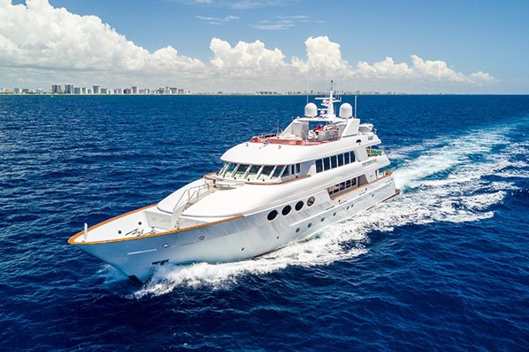 Charter Yacht RELENTLESS - Trinity 145 - 5 Cabins - Bahamas - Nassau - Paradise Island - Florida - Fort Lauderdale - Miami