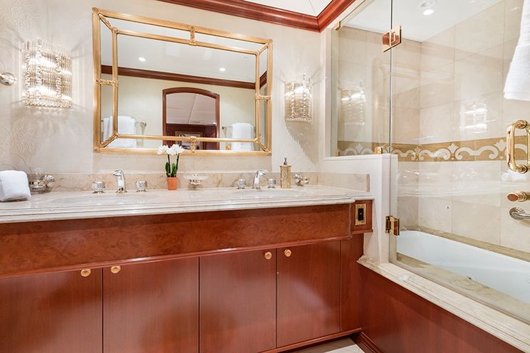 Charter Yacht RELENTLESS - Trinity 145 - 5 Cabins - Bahamas - Nassau - Paradise Island - Florida - Fort Lauderdale - Miami