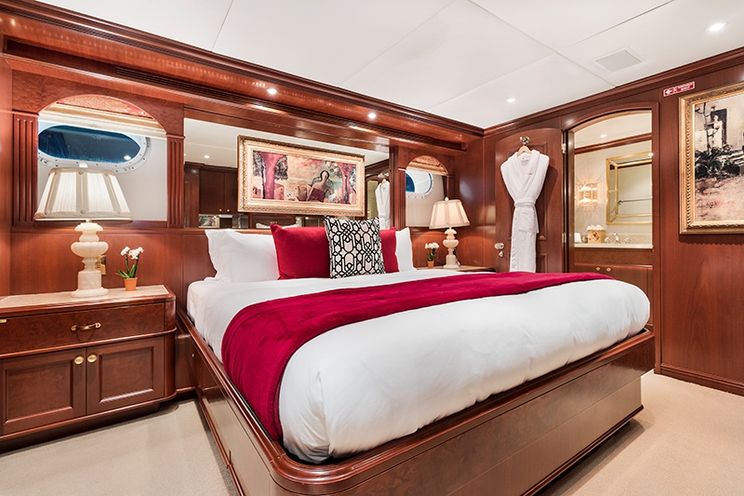 Charter Yacht RELENTLESS - Trinity 145 - 5 Cabins - Bahamas - Nassau - Paradise Island - Florida - Fort Lauderdale - Miami