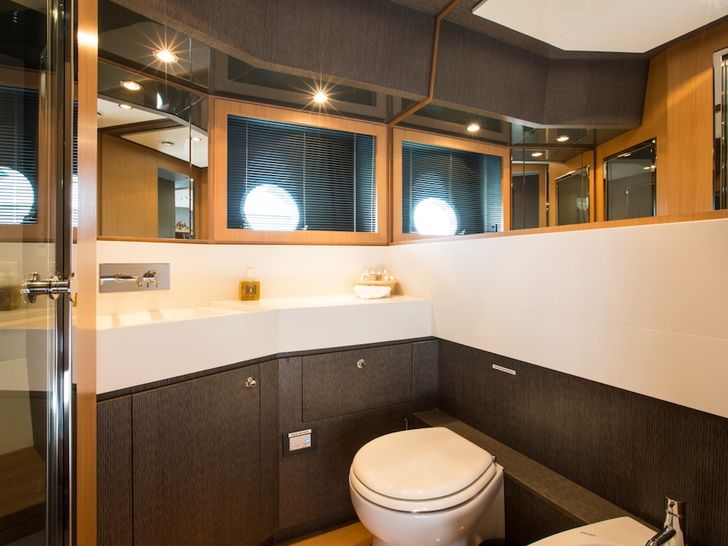 RHINO A Riva Domino 86 Luxury Motoryacht Guest En Suite RHINO A Riva Domino 86 Luxury Motoryacht Guest En Suite