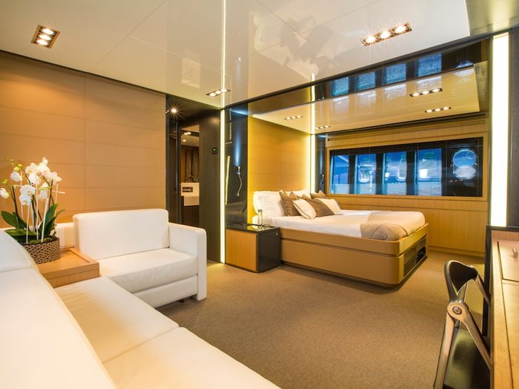 RHINO A Riva Domino 86 Luxury Motoryacht Master RHINO A Riva Domino 86 Luxury Motoryacht Master