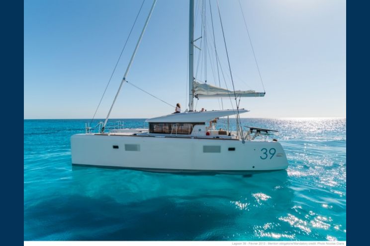 Charter Yacht Lagoon 39 - 4 Cabins - Macinaggio - Bonifacio - Port Pin Rolland - Toulon