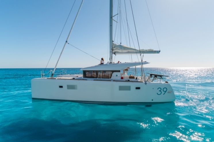 Charter Yacht Lagoon 39 - 4 Cabins - Macinaggio - Bonifacio - Port Pin Rolland - Toulon