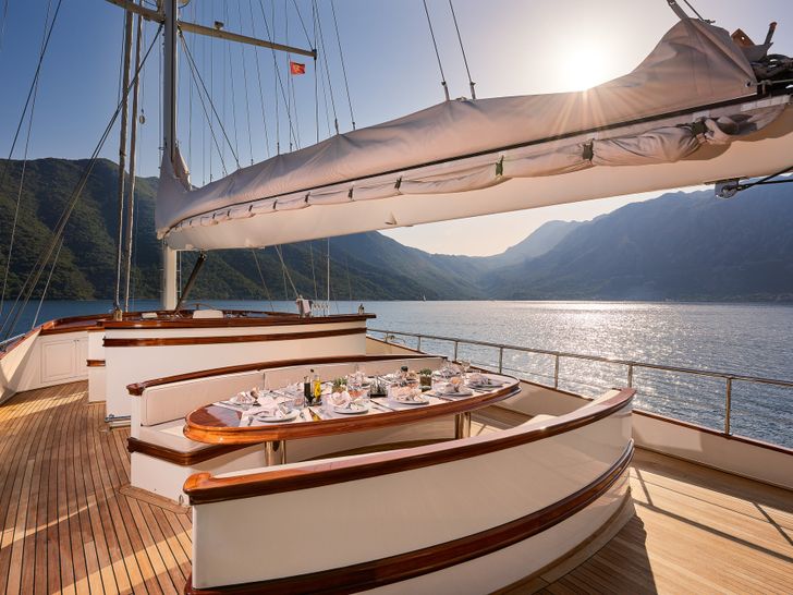 RIANA Silyon 41m Sailing Yacht Al Fresco Dining RIANA Silyon 41m Sailing Yacht Al Fresco Dining