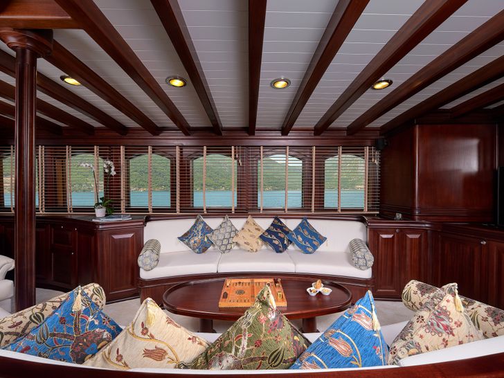 RIANA Silyon 41m Sailing Yacht Salon RIANA Silyon 41m Sailing Yacht Salon