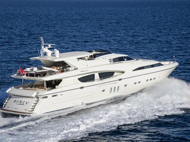 RINI V Technema 120 - cruising aft shot RINI V Technema 120 - cruising aft shot