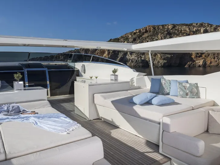 RINI V Technema 120 - sundeck sunbathing area RINI V Technema 120 - sundeck sunbathing area