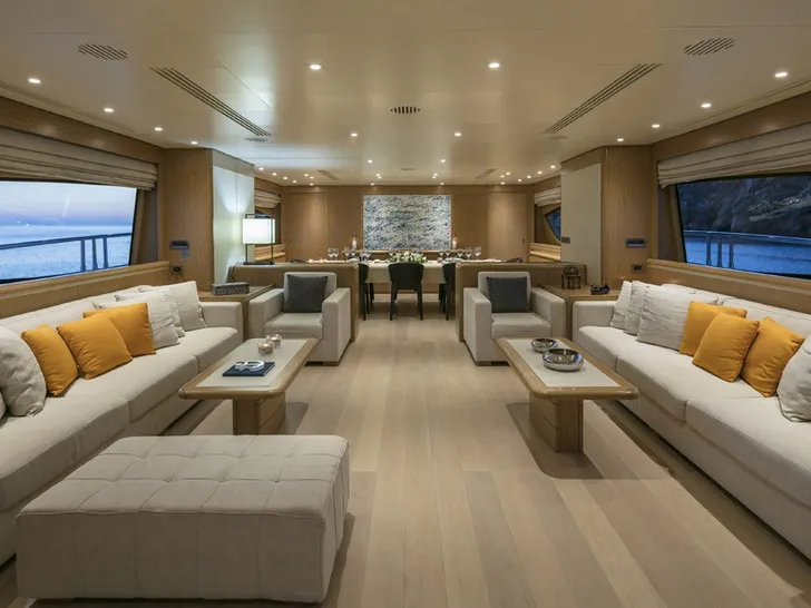 RINI V Technema 120 - main saloon RINI V Technema 120 - main saloon