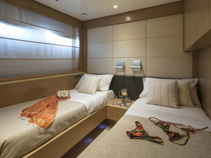 RINI V Technema 120 - twin cabin RINI V Technema 120 - twin cabin