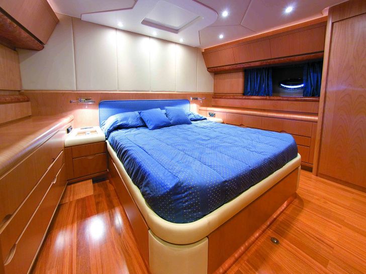 RIZZARDI 73 Luxury Motoryacht VIP Cabin