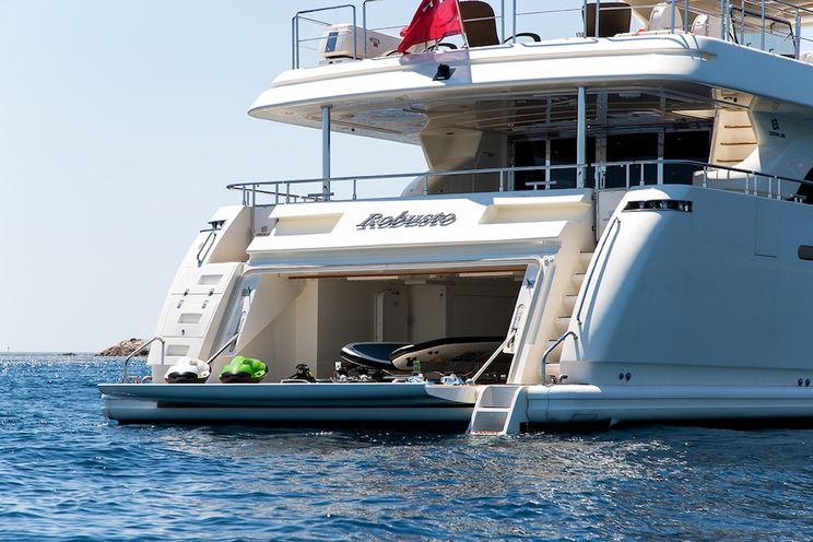 Charter Yacht ROBUSTO - Ferretti 34m - 5 Cabins - Monaco - Cannes - St Tropez - Naples - Porto Cervo - Sardinia
