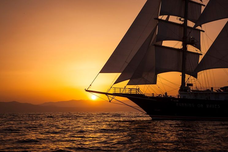 Charter Yacht RUNNING ON WAVES - 209` Segel Masten Yachten - 18 Cabins - Athens