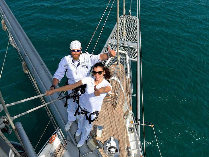 RUNNING ON WAVES - 209` Segel Masten Yachten RUNNING ON WAVES - 209` Segel Masten Yachten