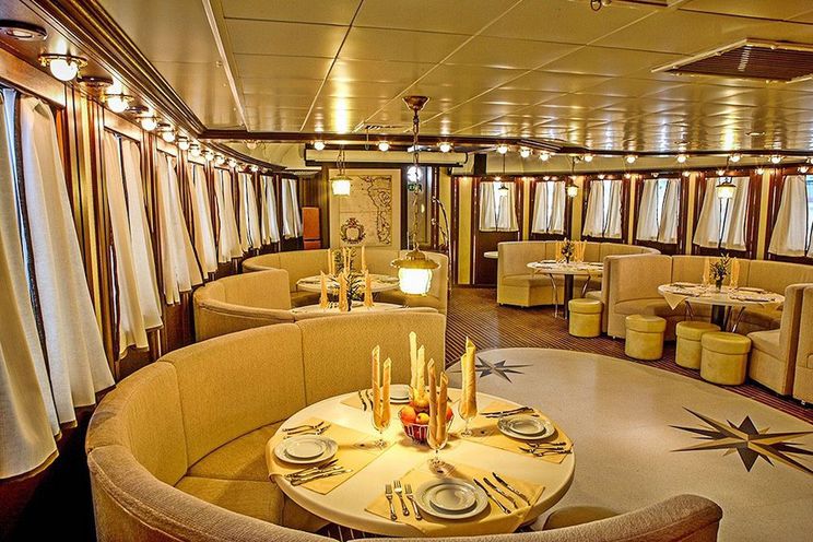 Charter Yacht RUNNING ON WAVES - 209` Segel Masten Yachten - 18 Cabins - Athens