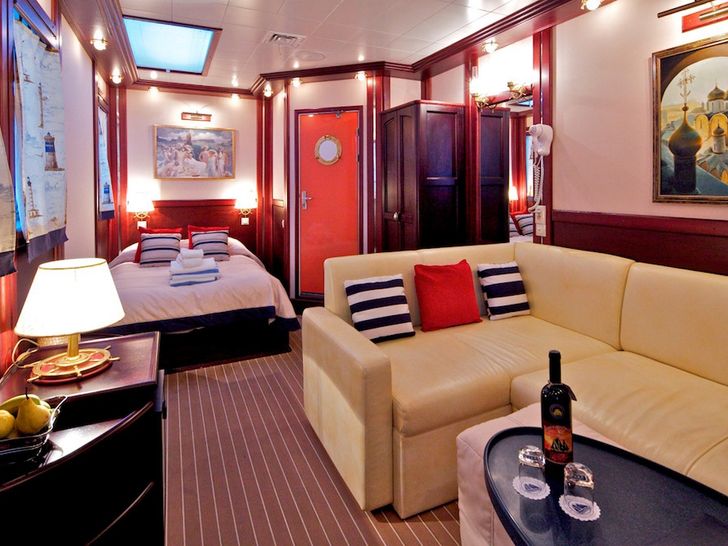 RUNNING ON WAVES - 209` Segel Masten Yachten RUNNING ON WAVES - 209` Segel Masten Yachten