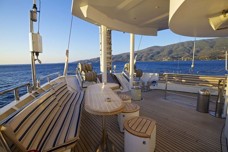 Charter Yacht RUNNING ON WAVES - 209` Segel Masten Yachten - 18 Cabins - Athens