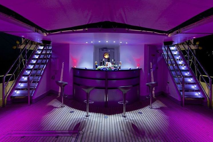 Charter Yacht RUNNING ON WAVES - 209` Segel Masten Yachten - 18 Cabins - Athens