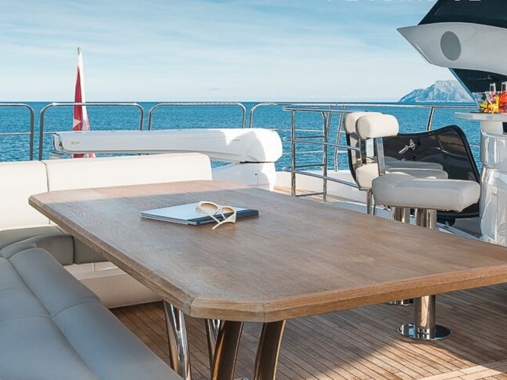 Sunseeker 86 Yacht RUSH X Aft Dining