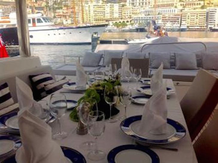 SANDISEAS - Lagoon 62 - Aft Deck Dining SANDISEAS - Lagoon 62 - Aft Deck Dining