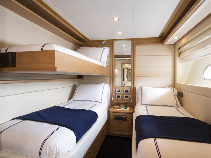 PORTHOS SANS ABRI Ferretti 881 - twin cabin PORTHOS SANS ABRI Ferretti 881 - twin cabin