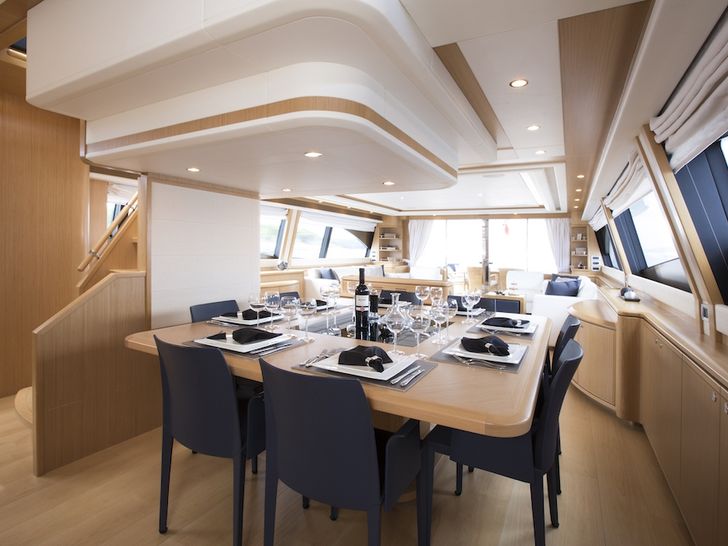 PORTHOS SANS ABRI Ferretti 881 - indoor dining area PORTHOS SANS ABRI Ferretti 881 - indoor dining area