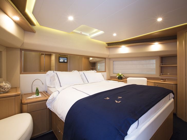 PORTHOS SANS ABRI Ferretti 881 - VIP cabin PORTHOS SANS ABRI Ferretti 881 - VIP cabin