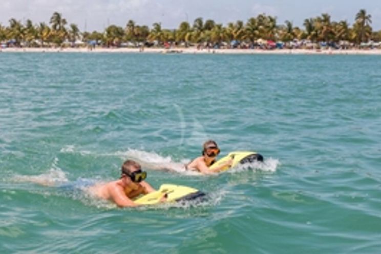 Charter Yacht SCARLET - 26m Azimut - Miami - Florida