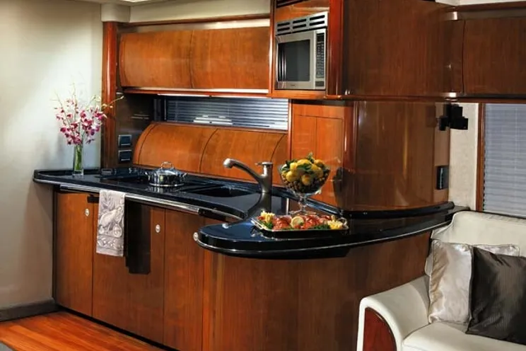 Charter Yacht Sea Ray 52 Sundancer - 2 Cabins - Cancun - Isla Mujeres - Playa Del Carmen