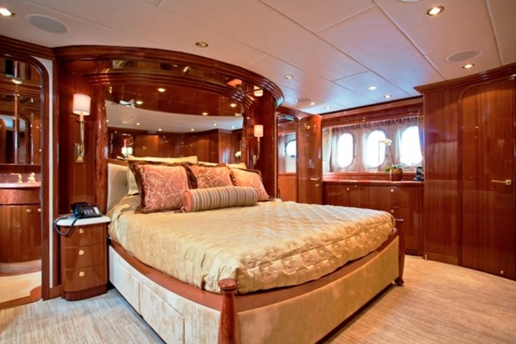 Charter Yacht SEA VENTURE - Hargrove 101 - 4 Cabins - Fort Lauderdale - Florida