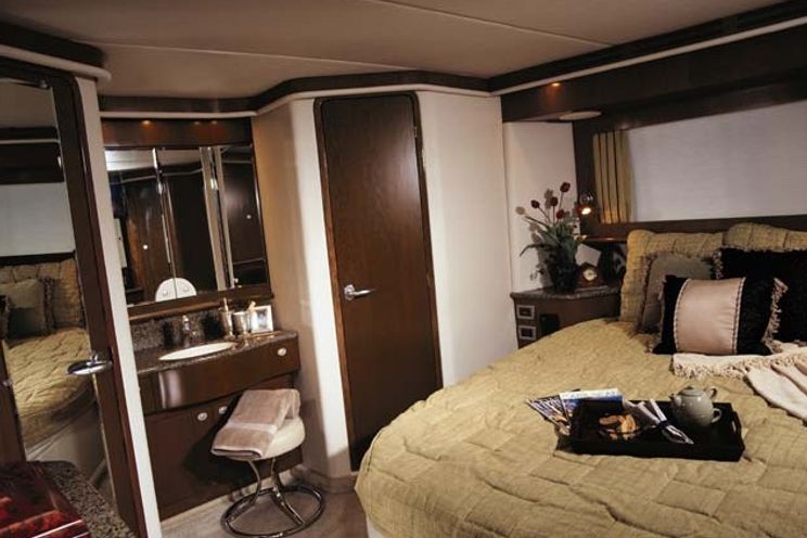 Charter Yacht Sealine 47 - 2 Cabins - Cancun - Isla Mujeres - Playa Del Carmen