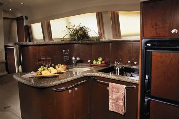 Charter Yacht Sealine 47 - 2 Cabins - Cancun - Isla Mujeres - Playa Del Carmen