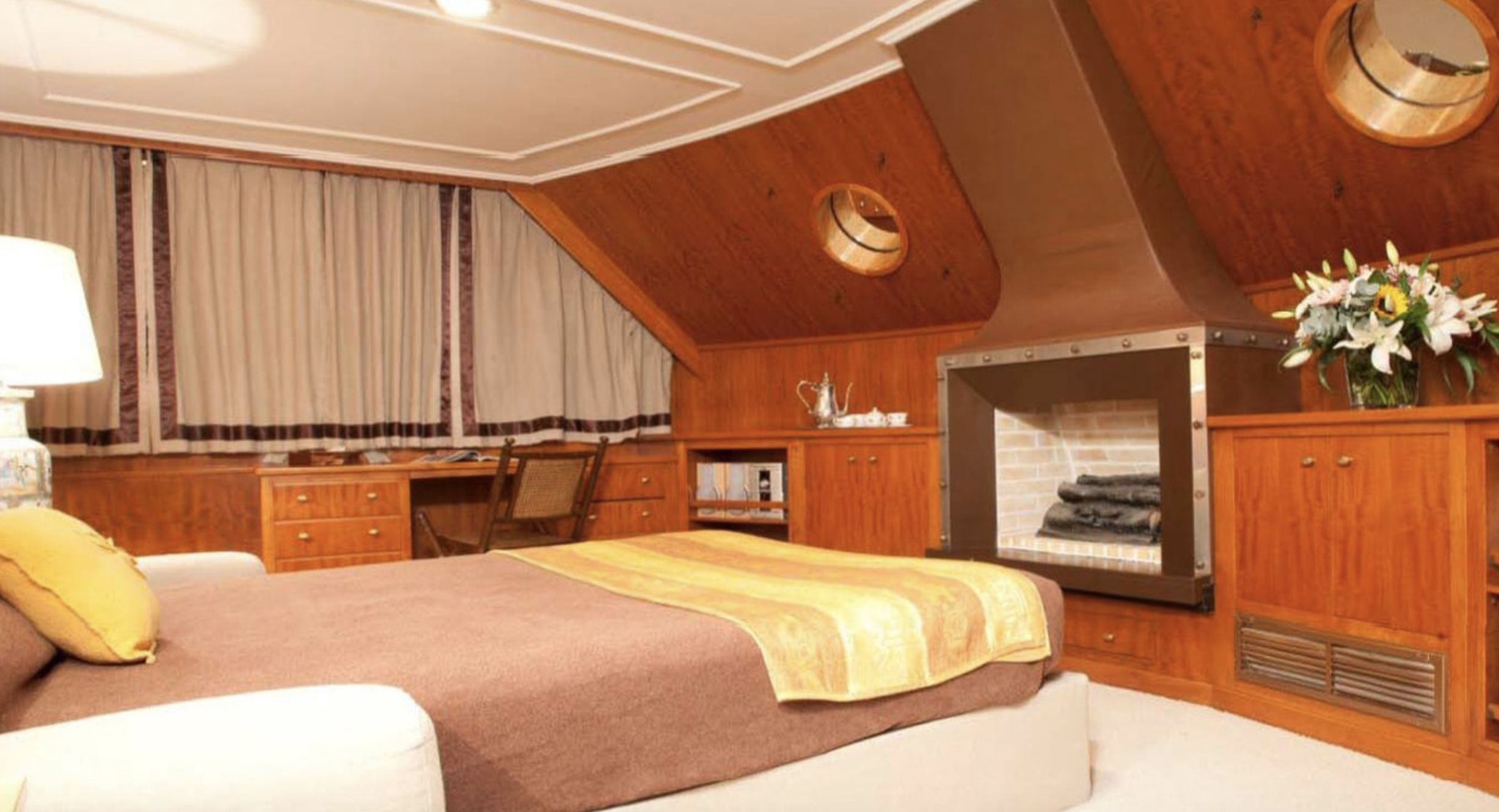 SECRET LIFE Cabin