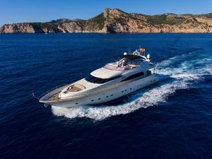 LEIGH - 27m Mochi craft - 4 cabins - Barcelona - Palma - Ibiza: LEIGH - 27m Mochi craft - 4 cabins - Barcelona - Palma - Ibiza: