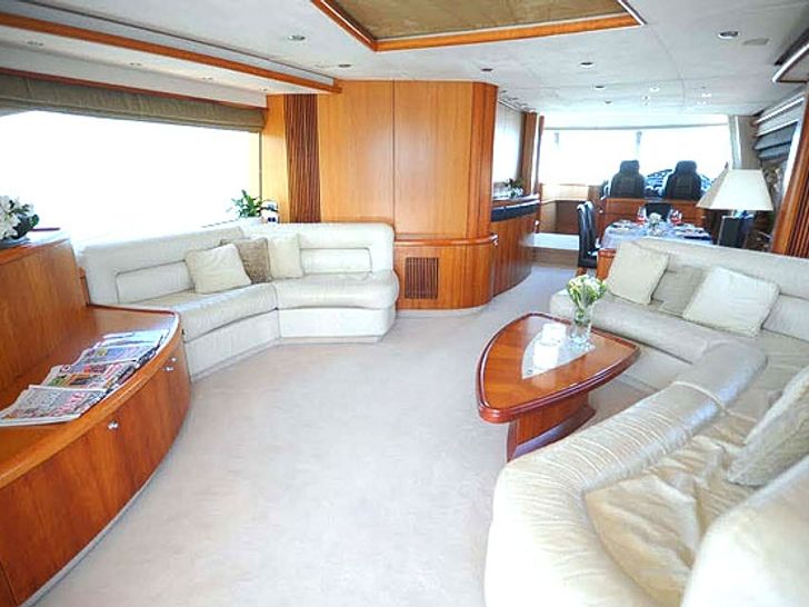 SERENITY Sunseeker 82 - main saloon SERENITY Sunseeker 82 - main saloon