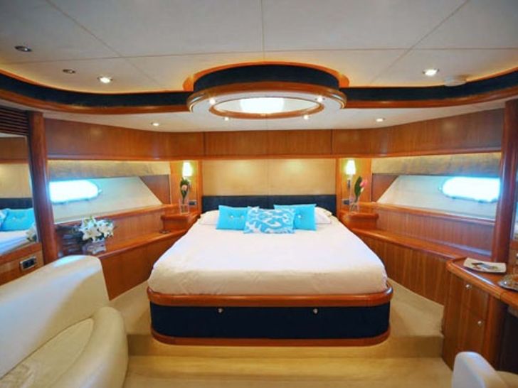 SERENITY - Sunseeker 82,master cabin