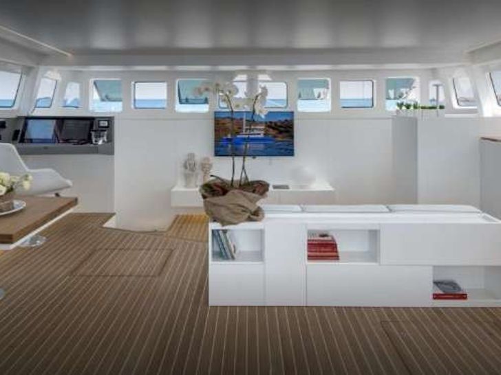 SET ONE Saloon SET ONE Saloon