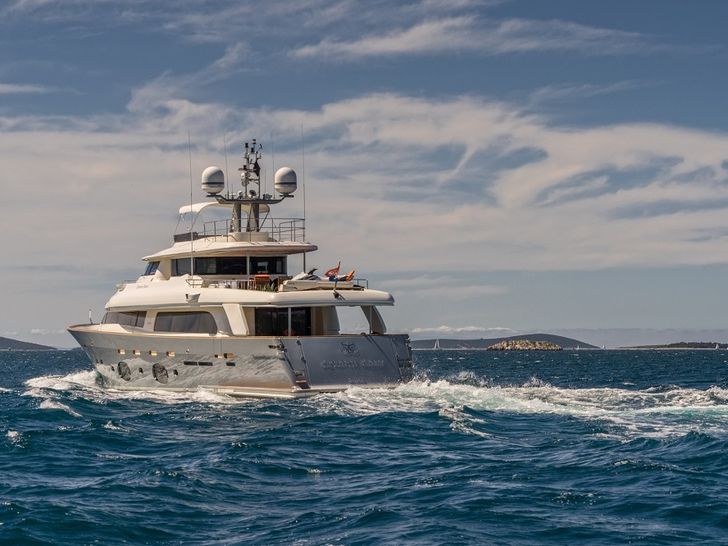 SEVENTH SENSE - Crewed Motor Yacht - Stern SEVENTH SENSE - Crewed Motor Yacht - Stern