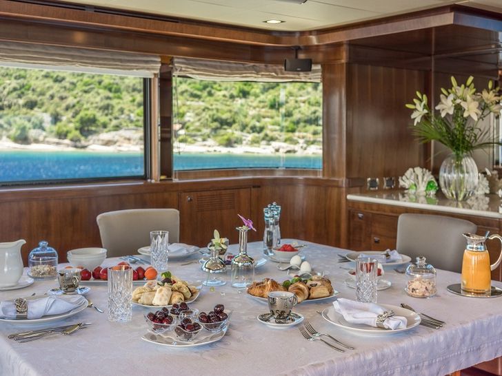 SEVENTH SENSE - Crewed Motor Yacht - Upper Deck Dining SEVENTH SENSE - Crewed Motor Yacht - Upper Deck Dining