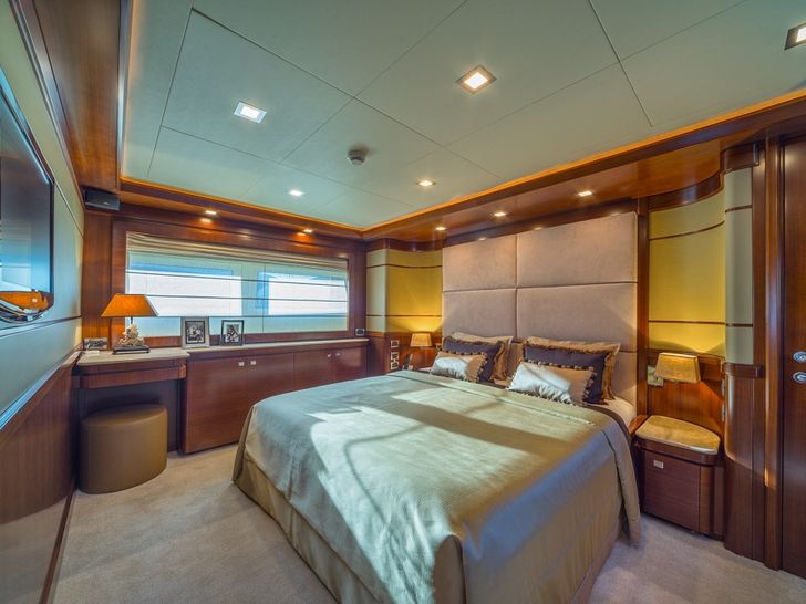 SEVENTH SENSE - Crewed Motor Yacht - Upper Deck Master