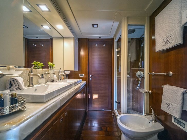 SEVENTH SENSE - Crewed Motor Yacht - Upper Deck Master Ensuite SEVENTH SENSE - Crewed Motor Yacht - Upper Deck Master Ensuite