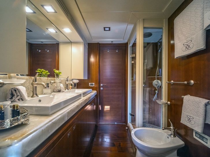 SEVENTH SENSE - Crewed Motor Yacht - Upper Deck Master Ensuite