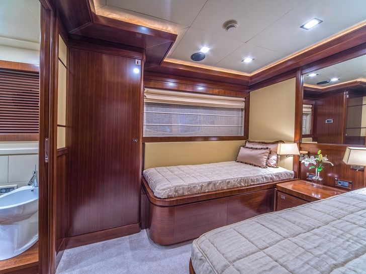 SEVENTH SENSE - Crewed Motor Yacht - Twin Stateroom SEVENTH SENSE - Crewed Motor Yacht - Twin Stateroom