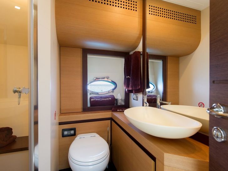LEGENDARY Pershing 72 - cabin bathroom LEGENDARY Pershing 72 - cabin bathroom
