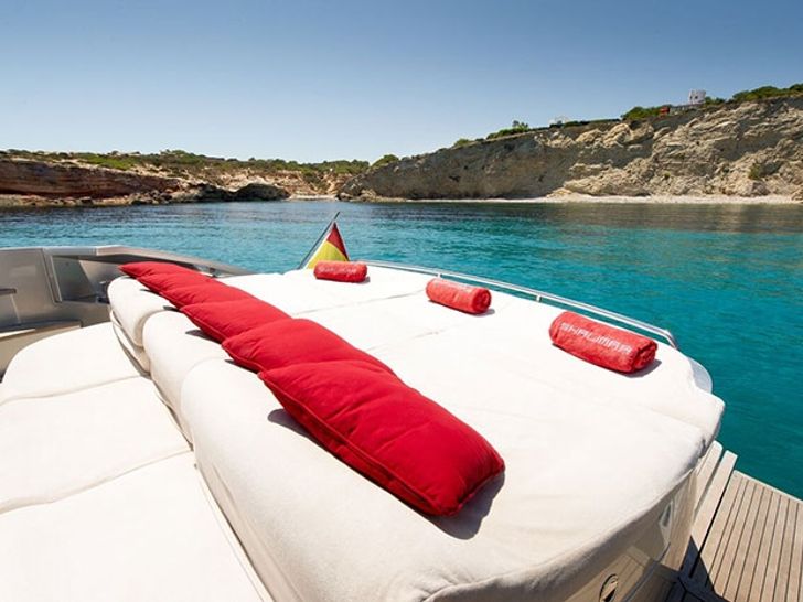 LEGENDARY Pershing 72 - sun beds LEGENDARY Pershing 72 - sun beds